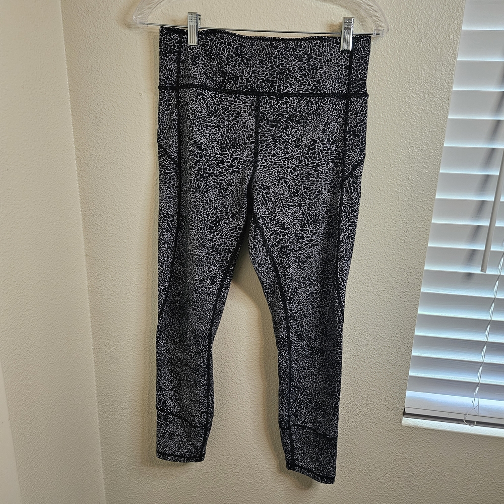 lululemon athletica Black and White Patterned Leggings - Picture 5 of 13